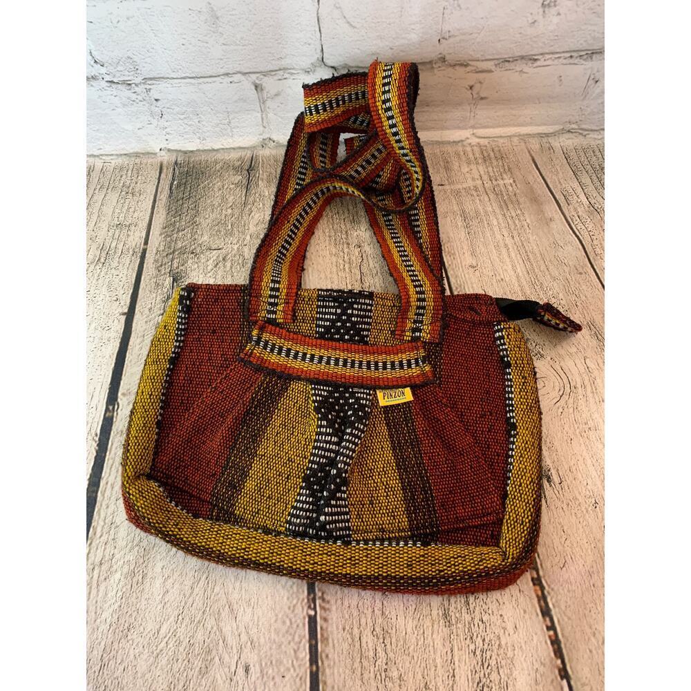 PINZON Women’s Zip Closure Shoulder Bag